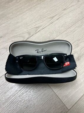 Ray-Ban RB2132 New Wayfarer Black Sunglasses 55mm Classic G-15‎ Lens